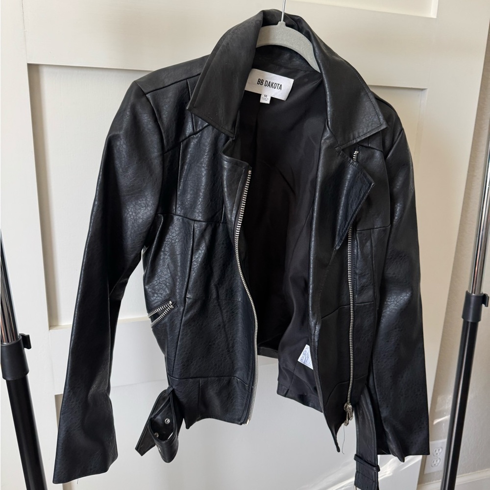 NWOT Size medium BB Dakota moto jacket. Never worn